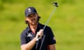 Golfer Tommy Fleetwood holding a putter
